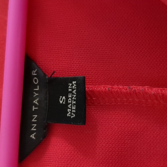 Ann Taylor Pink/Red V neck flutter sleeve blouse, Size Small - Picture 2 of 3